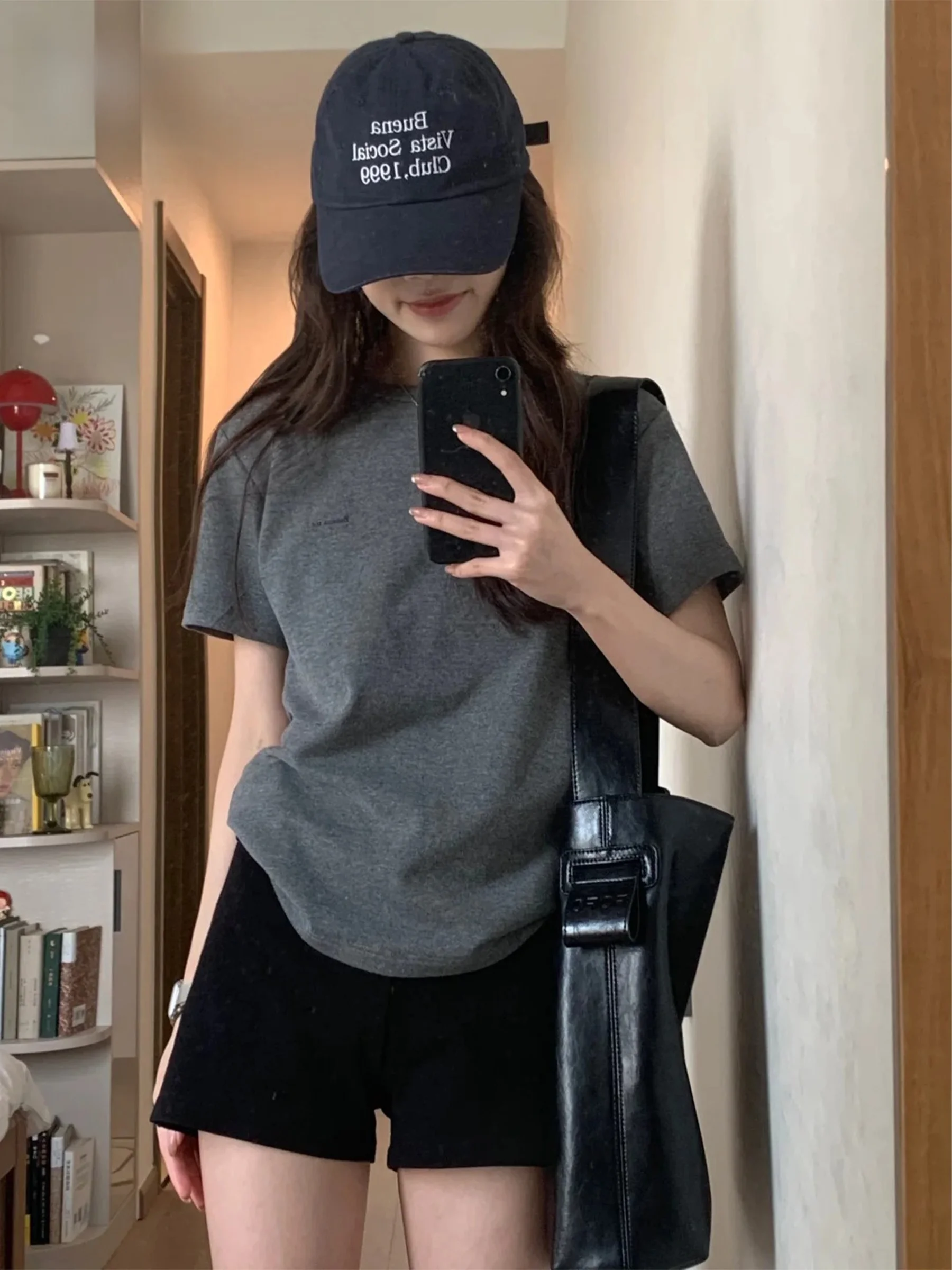 

Low Waist American Style Denim Shorts Women's Slim Fit Summer Hot Pants Turn up Casual Loose Style Spring Summer New Arrival