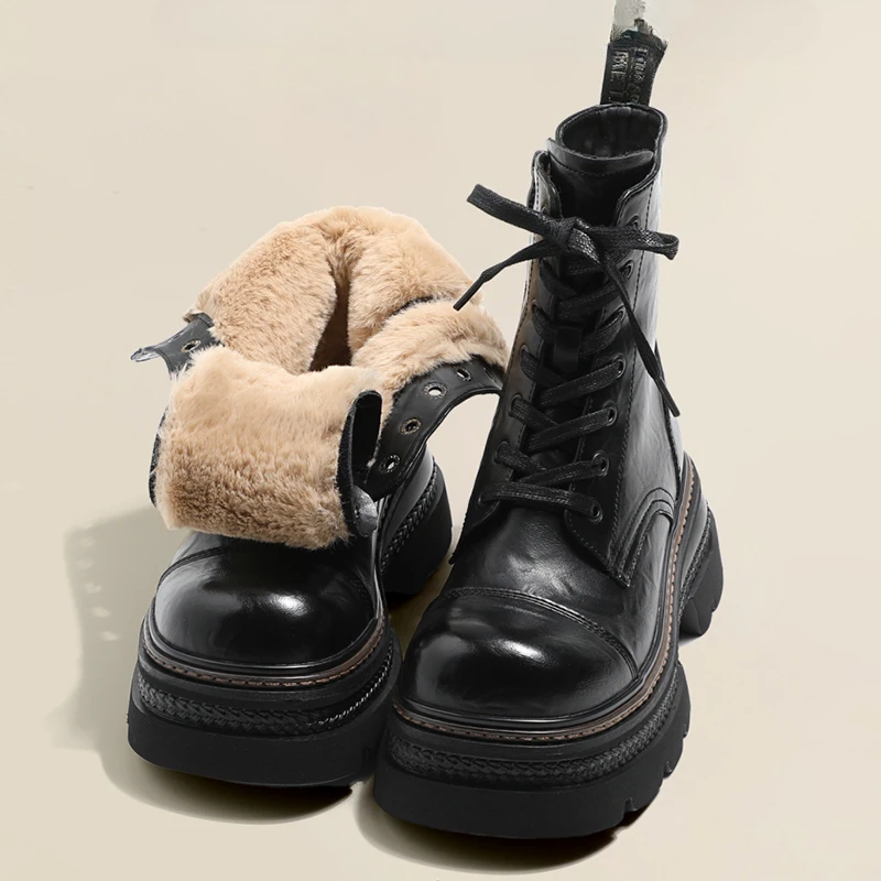 حذاء من الجلد للنساء منصة مسطحة أحذية مصممين 2025 الشتاء الثلوج تشيلسي الأحذية موضة جديدة القوطي قصيرة دراجة نارية الأحذية Mujer