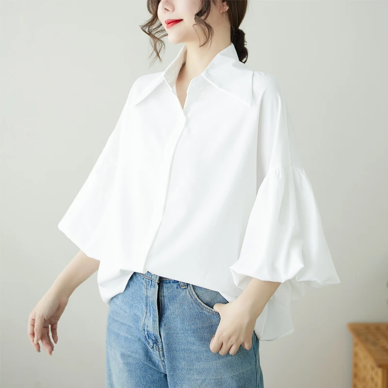 موضة فانوس كم قمصان بيضاء بدوره إلى أسفل طوق كم طويل فضفاض بلوزة كبيرة الحجم المرأة 2025 أزرار جديدة بلايز القمصان