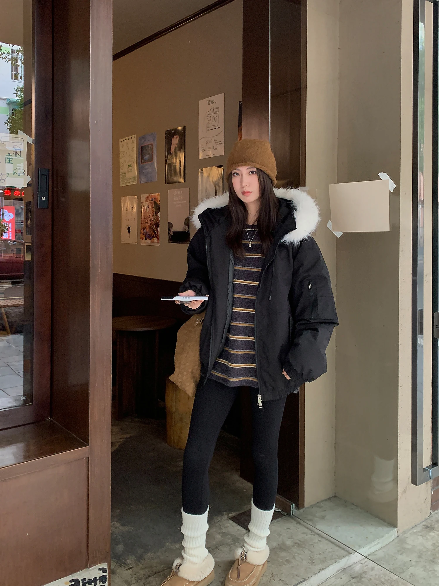 

Thiened Velvet Feeling Parka Cotton Jaet with Large Fur Collar And Hood Real Easy Commute Sle Long Sve Zipper Pure C...