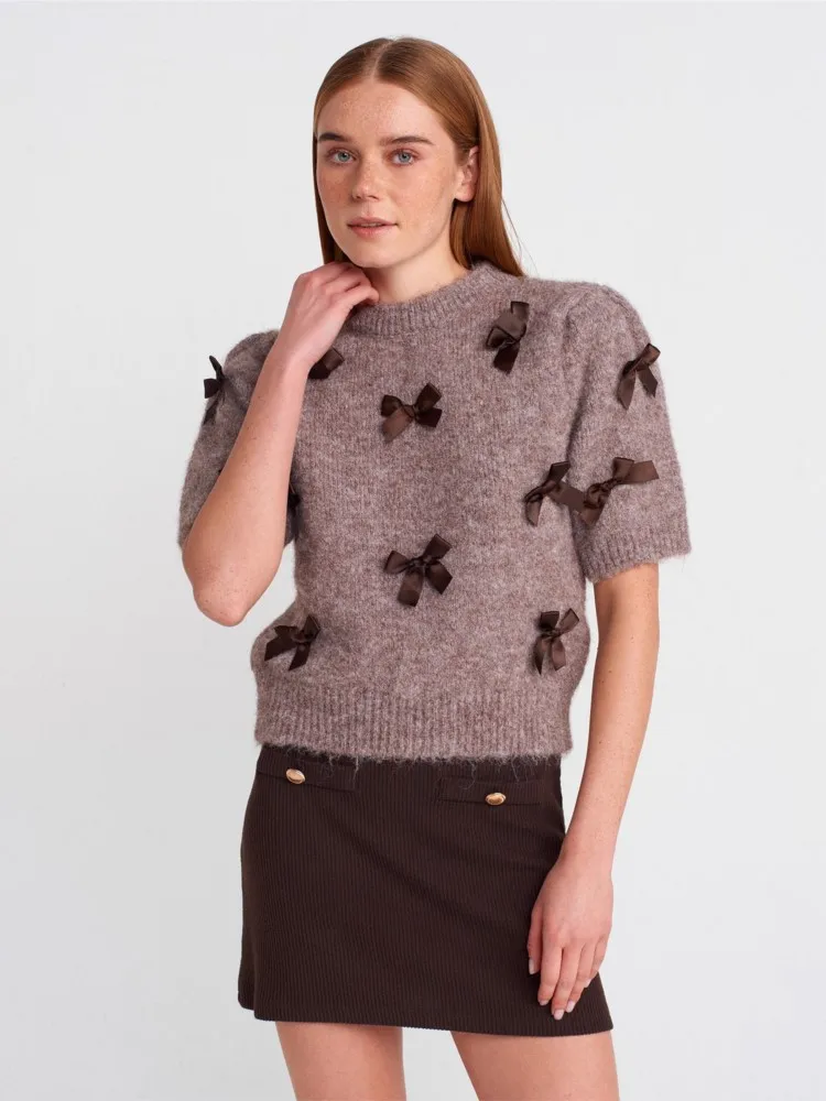 

Personalized Chic Bow Decorated Pullover Spring Autumn Retro Dark Brown Short-sleeved Loose Knitted Sweater For Daily Gatherings