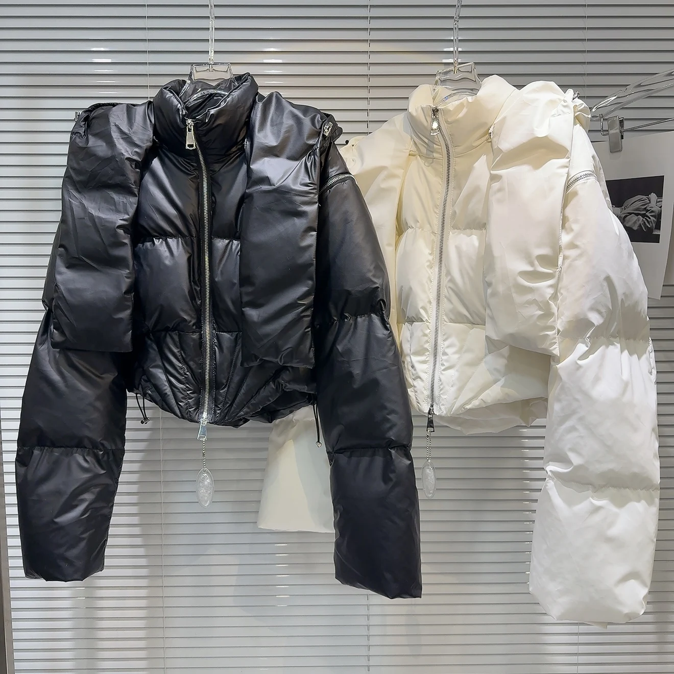 Zimowa kurtka puchowa z kapturem i szalikiem, modna odzież wierzchnia dla kobiet, biało-czarna, nowość 2025.