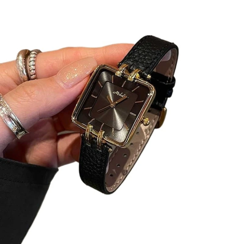 

Simple square large dial leather women's watch fashion temperament watch light luxury women's retro watch