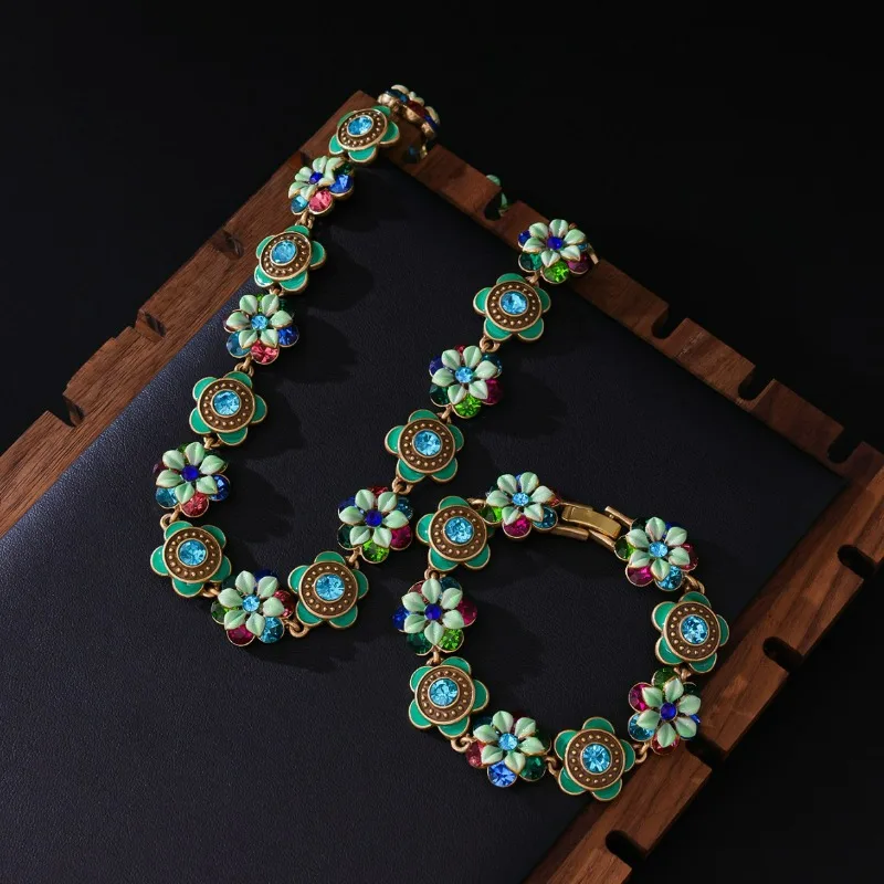 

Retro Palace Style Green Flower Necklace Medieval Vintage Light Luxury Jewelry Set Old Enamel Painted Bracelet Jewelry Sets