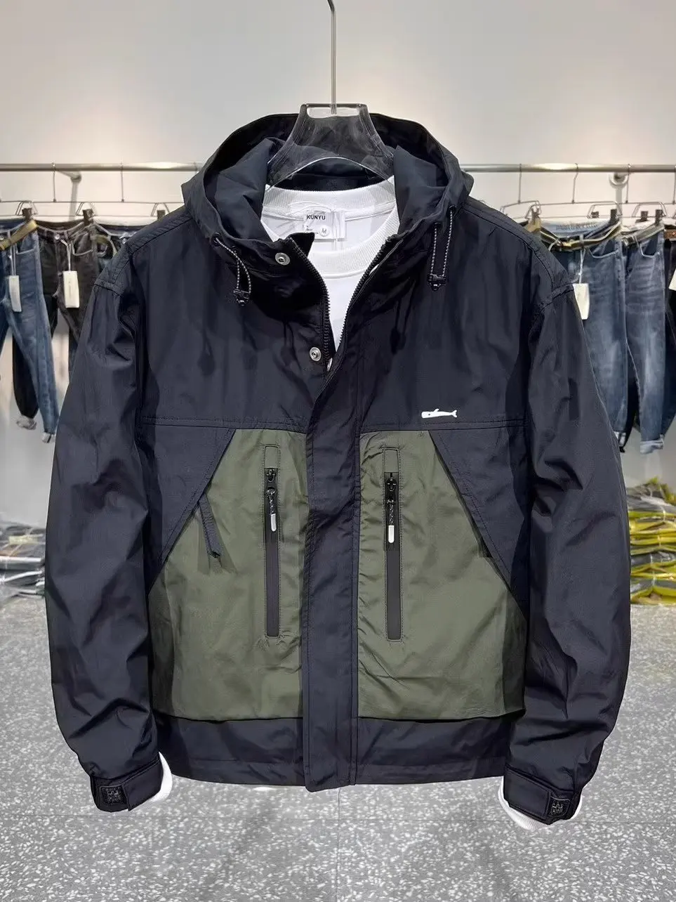 

Модная мужская осенне-зимняя спортивная куртка с капюшоном, свободного кроя, с цветными вставками, на молнии, с длинными рукавами, молодежная, популярная