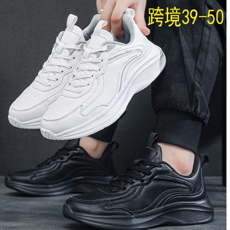 

Новые осенне-весенние мужские кроссовки из искусственной кожи, легкие, нескользящие, дышащие, черно-белые, больших размеров, повседневные, для бега и спорта