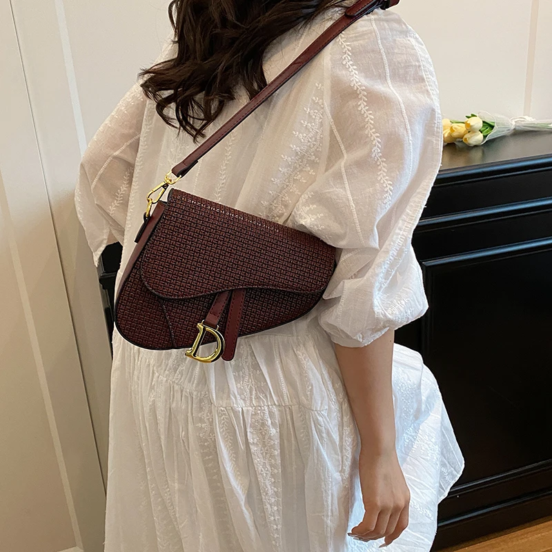 กระเป๋าสะพายหนังหรูหราสําหรับผู้หญิง, กระเป๋าสะพายข้างคลาสสิกโดยแบรนด์หรู, กระเป๋าถือดีไซน์เนอร์ชื่อดังอินเทรนด์