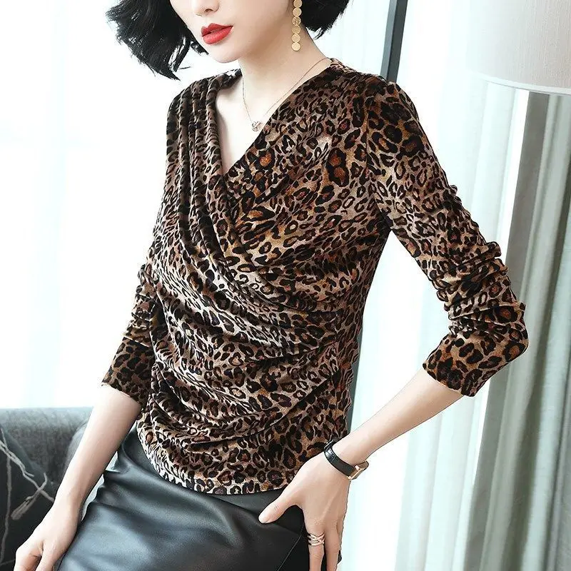 Vintage Printed V-Neck Folds Leopard Shirt Women\'s Clothing 2022 Autumn New Oversized Casual Pullovers All-match Commute Blouse