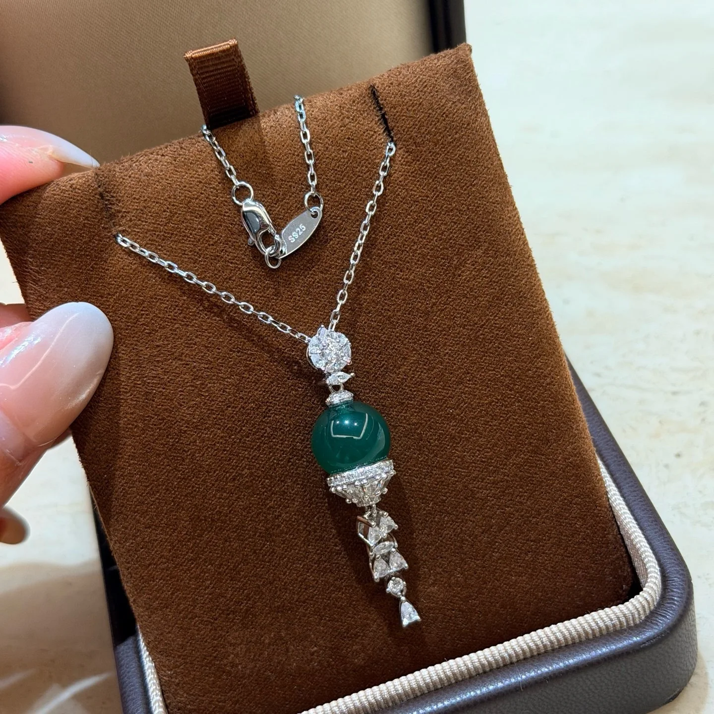 Trendy 925 Sterling Silver Tassel Necklace For Women Green Teardrop Motif Green Chalcedony Holiday Gift Luxury Fine Jewelry