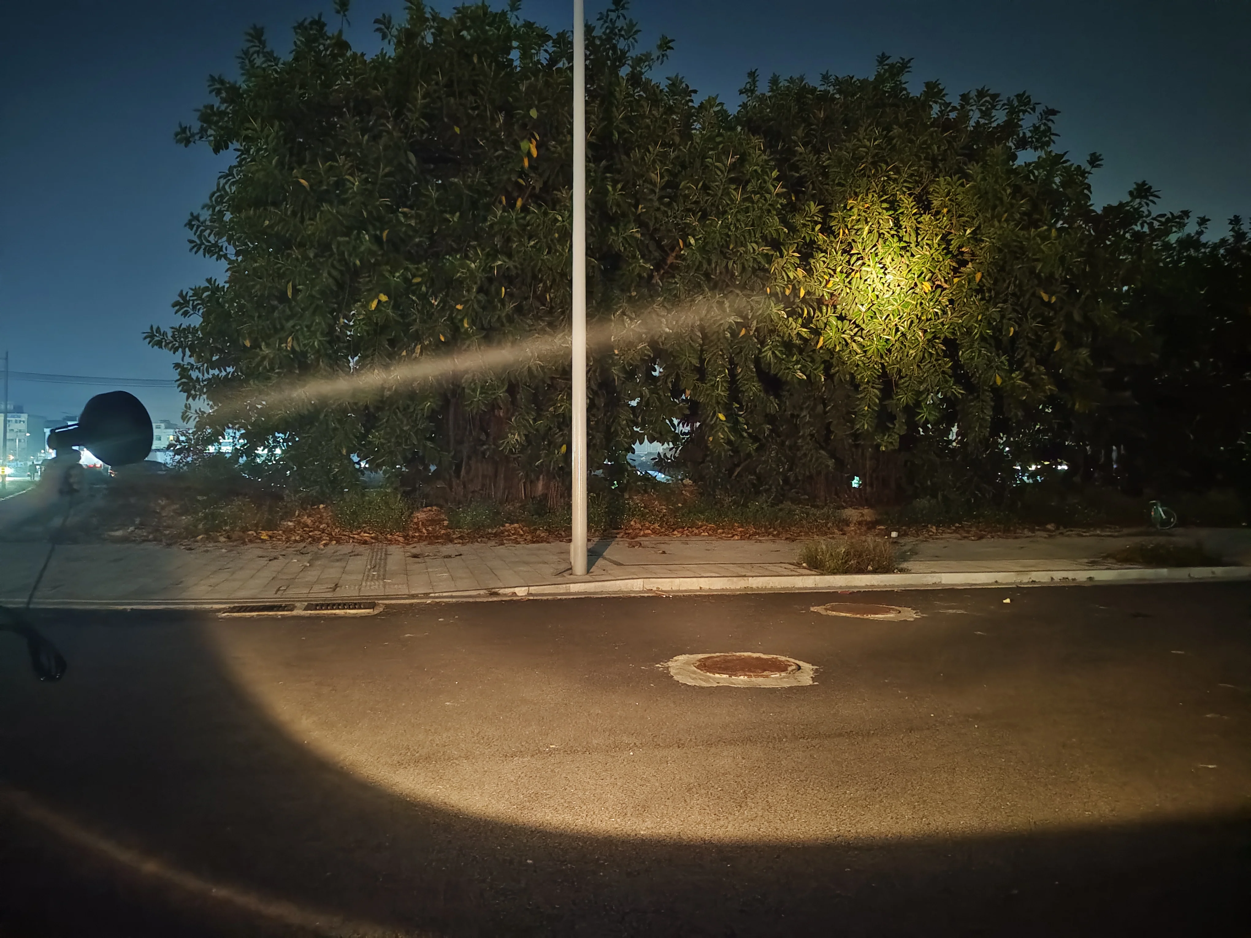 Powerful 100W Halogen Handheld Torch Ultra Lightweight Spotlight Professional Hunting Lamp Beam Adjustment 12V DC