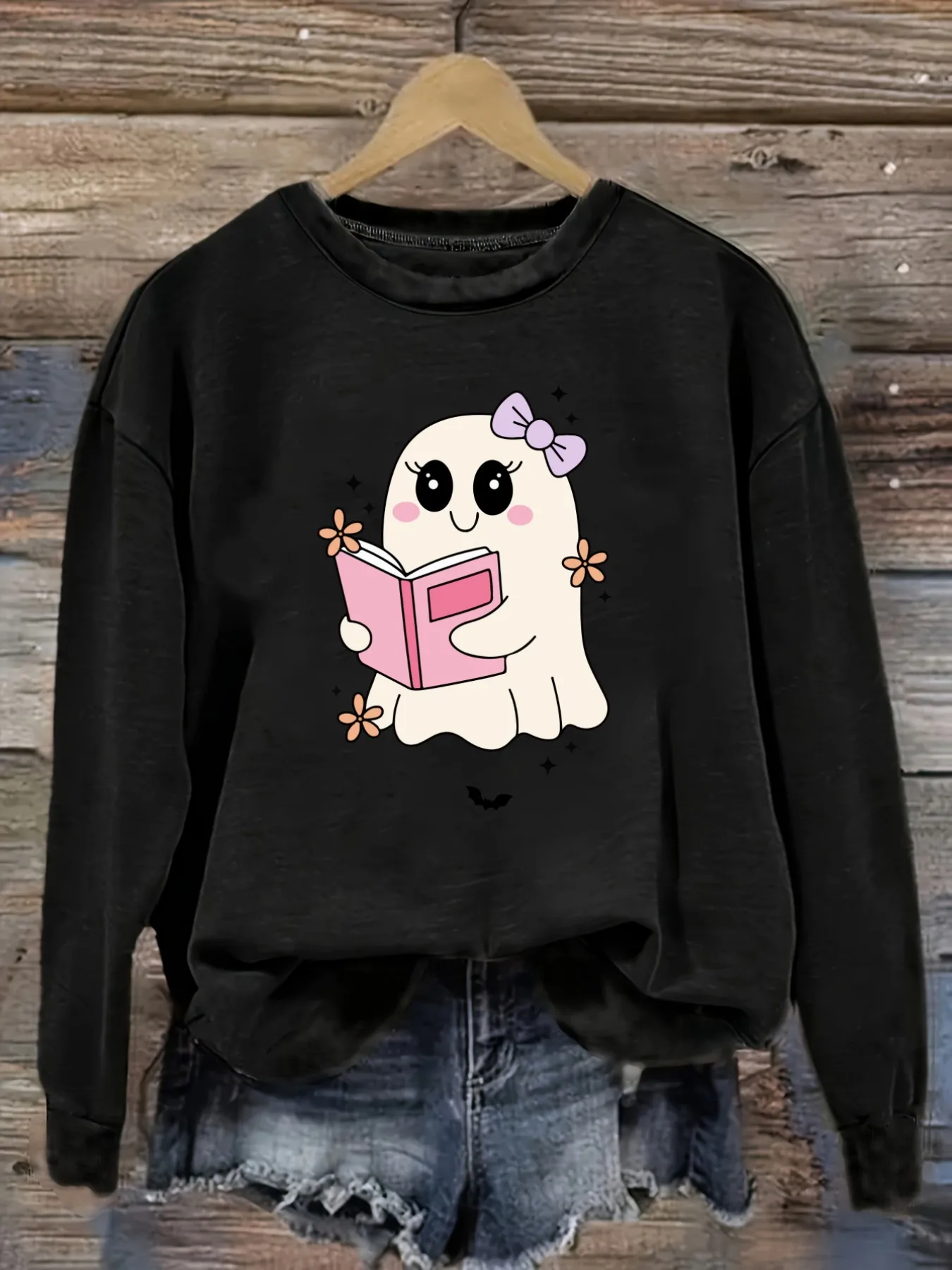 Women's Casual Long Sleeve Crew Neck T-Shirt Cute Ghost Reading Pink Book Design, Round Neck Women's Clothing, Machine Washable, Slightly Elastic, Loose Fit, Spring Autumn Winter Women's T-Shirt, Halloween Costume Outfit