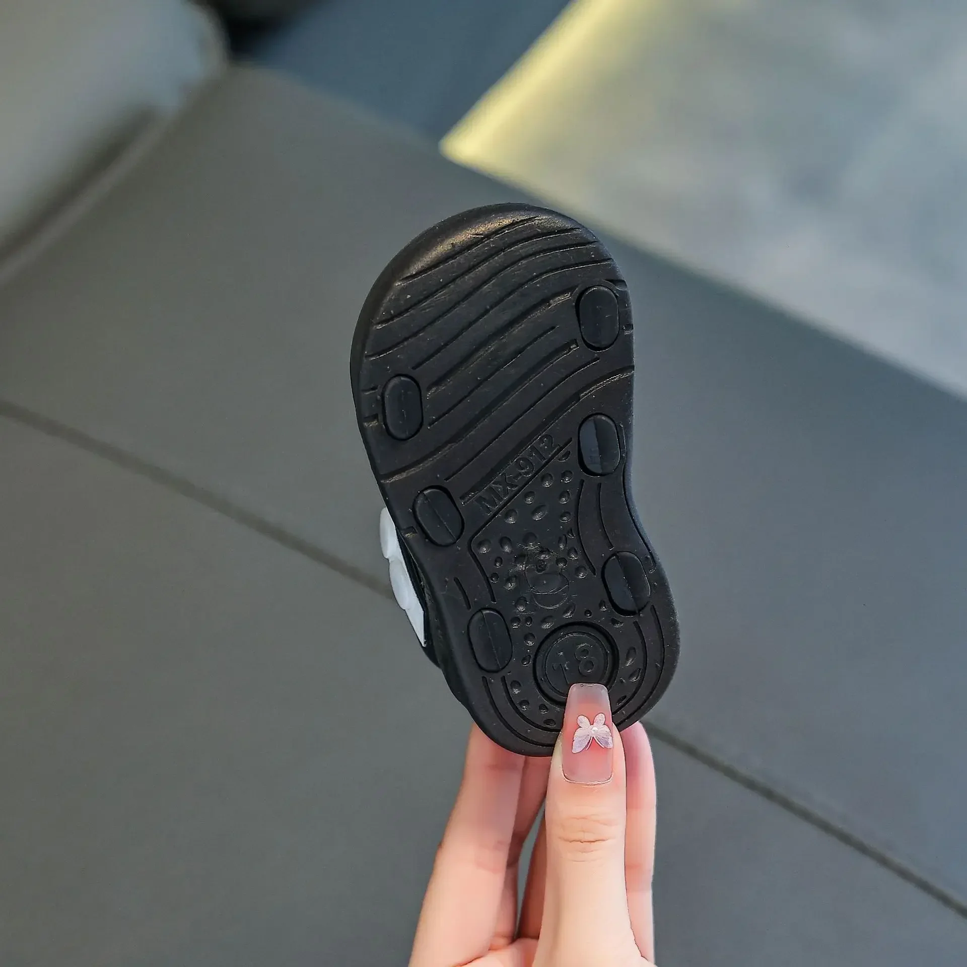 2026 Neue Sommer-Babysandalen für 0-3 Jahre, geschlossene Zehenpartie, rutschfeste, weiche Sohle, Lauflernschuhe für Kleinkinder Jungen – Detail 6