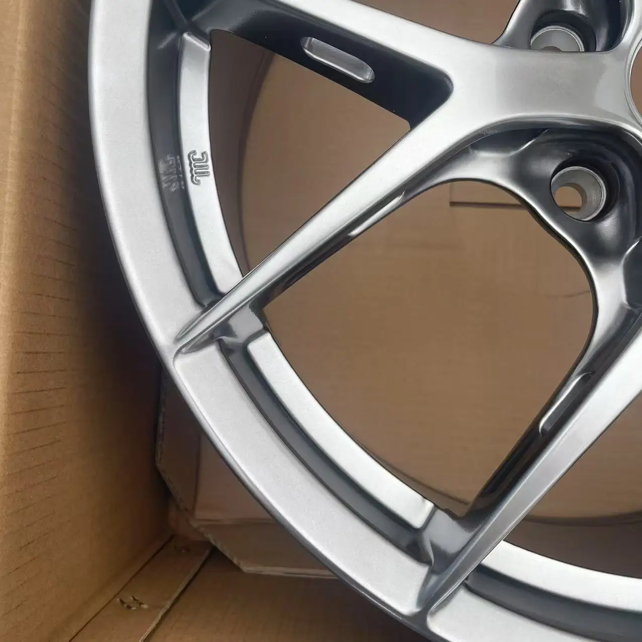 -For 18 19 20 Inch FIR Alloy Rims for Passenger Car Wheels  Featuring a Hollow-spoke Casting Design  Suitable for  and Honda*