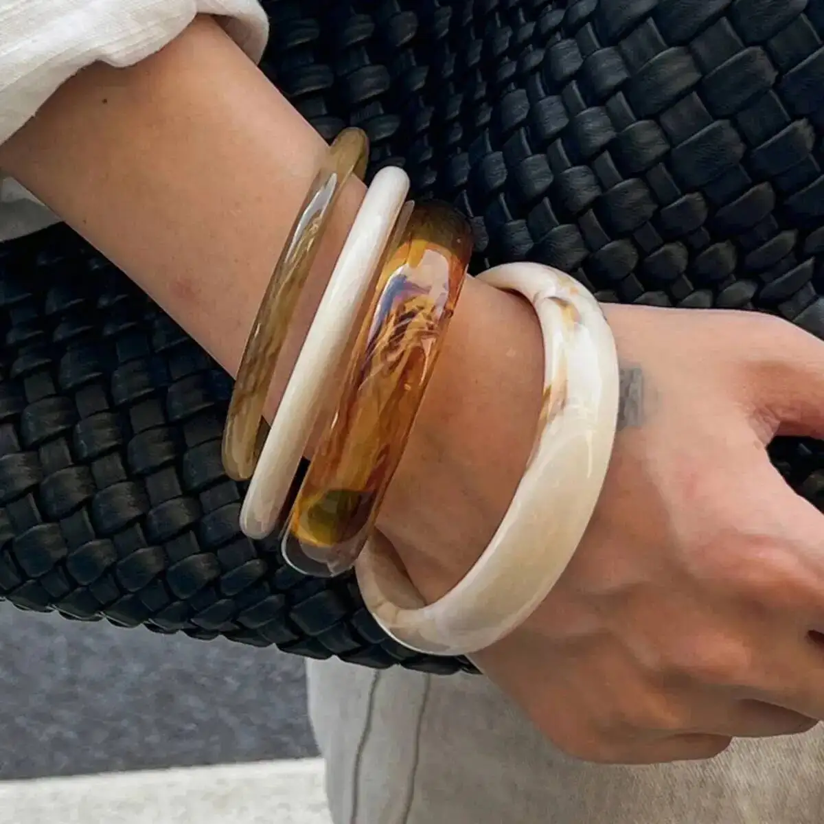 SHIXIN 4 Styles Vintage Round Acrylic Bangle Bracelets for Women Simple Smooth Thick Resin Bracelet Multilayer Stackable Bangles