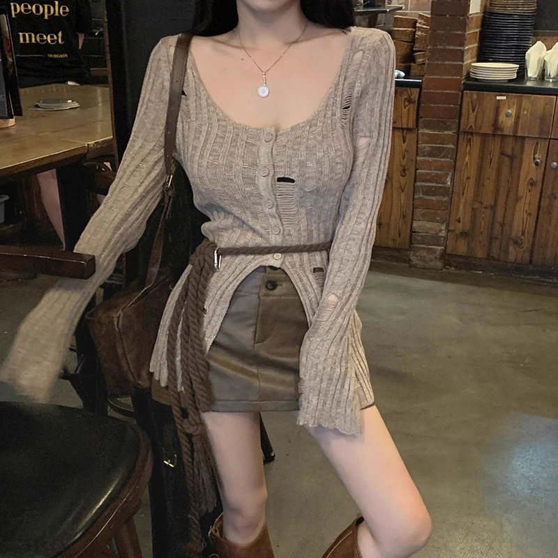 Korean T-shirt Vintage Knitted Tops Tees Spring Long Sleeve O Neck Button Closure Hollowed Slim Fit Pullovers Tops Streetwear