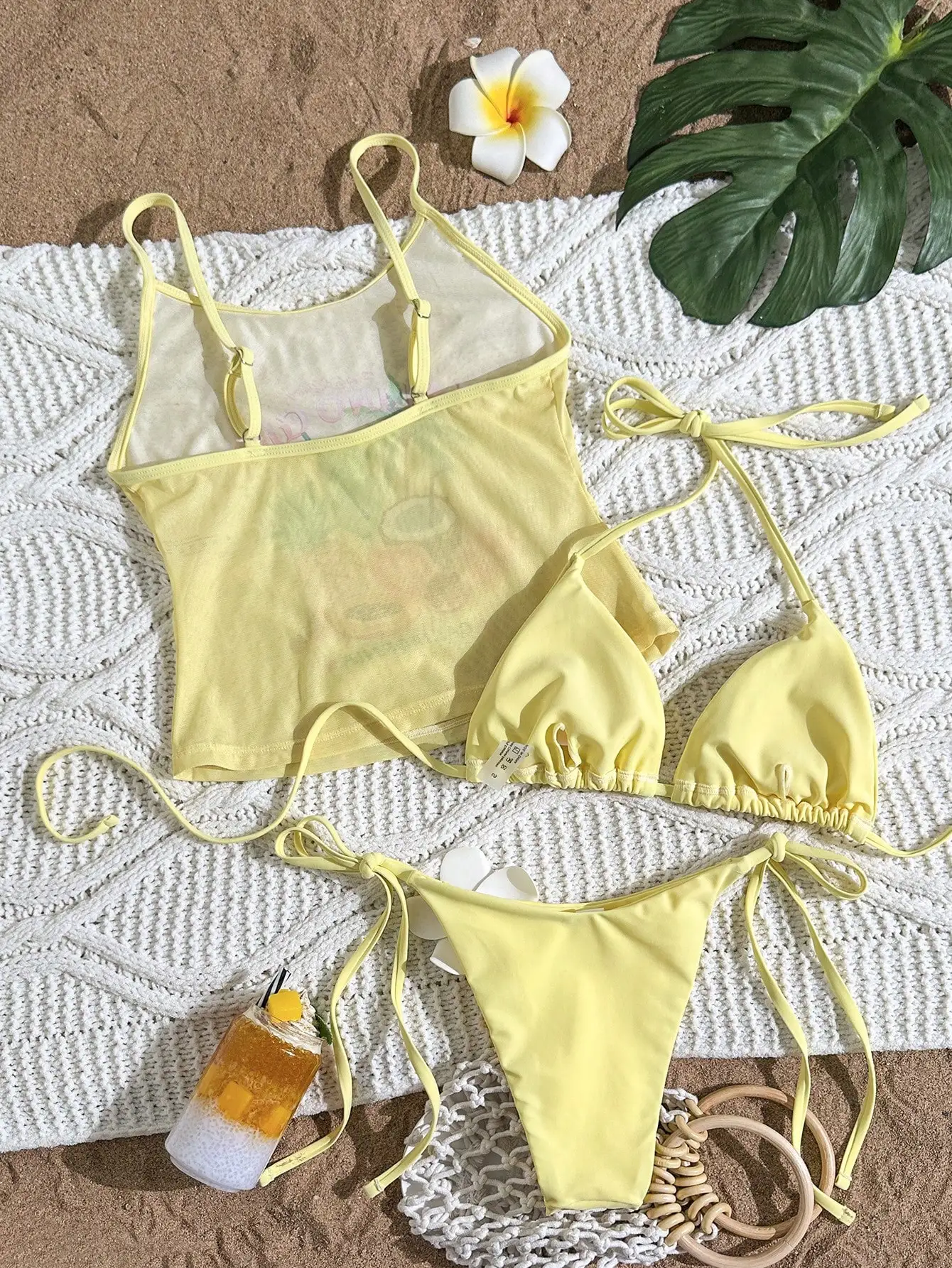 

Желтый пляжный комплект из 3 предметов: сетчатый топ-камизоль, бралетт и бикини с завязками по бокам