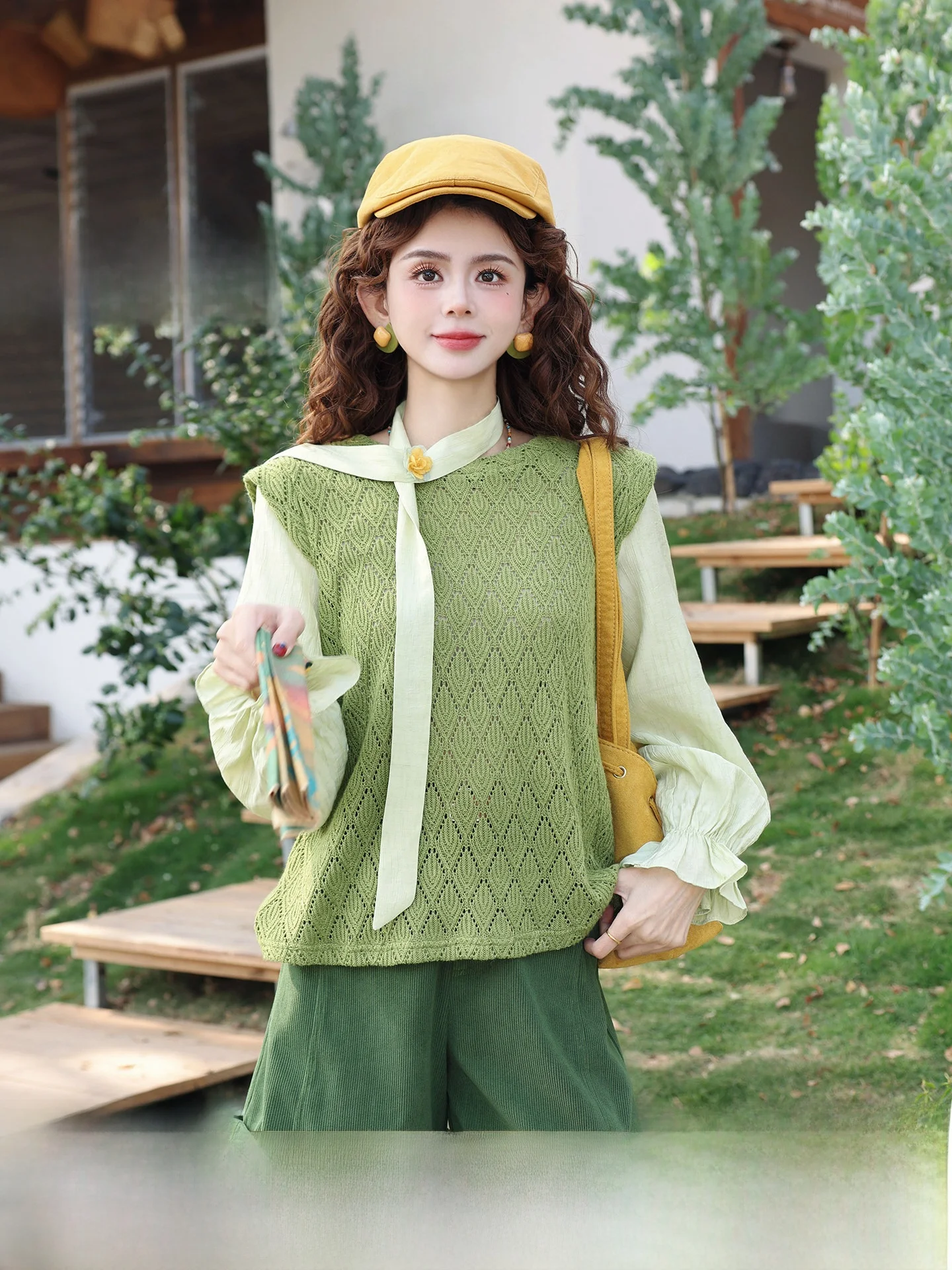 

Chen Jiajie Spring Fake Two-Piece Shirt Women round Neck Tie Loose Layering Vest Retro Top Polyester Fiber Petal Sleeve Knitted