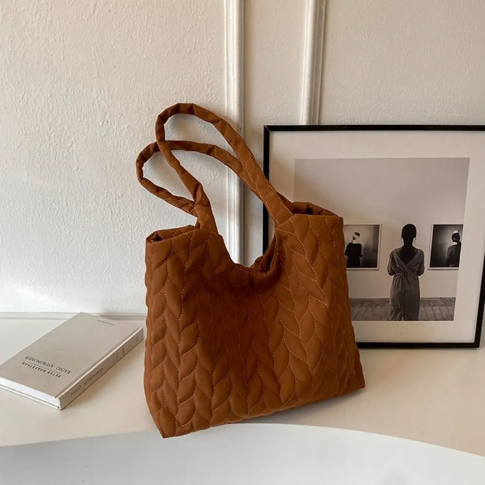 ソリッドカラーキルティングショルダーバッグ刺繍糸ソフトコットンパッド入りトラベルショッパートート磁気バックル快適なハンドル