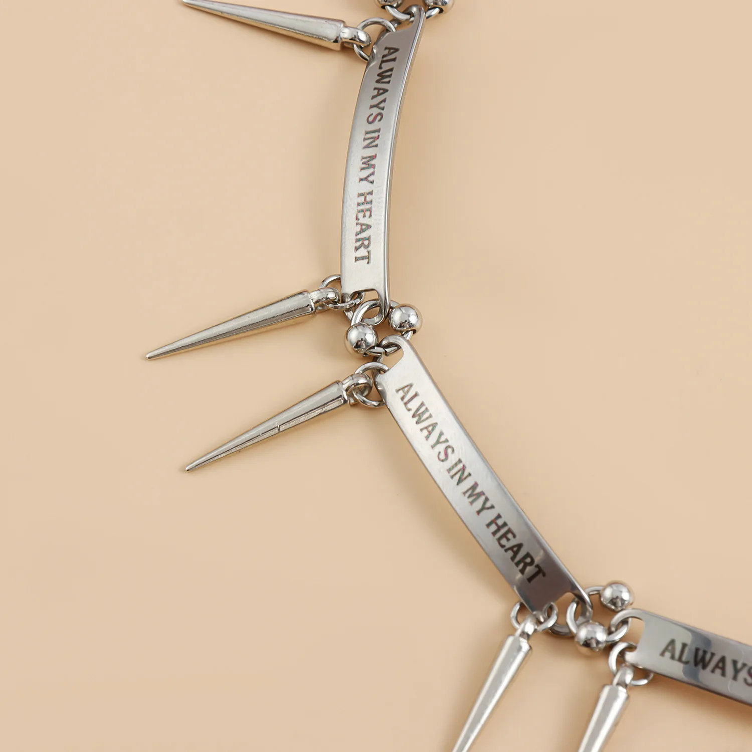 New Fashion Trend Accessories Heavy Metal Personality Cold Style Rivet Collar Punk Style Delicate Spice Choker Necklace
