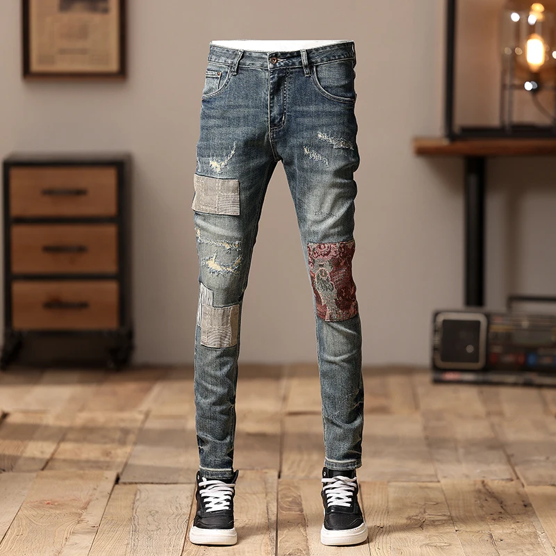 

Модные новые высококачественные джинсы, облегающий крой на резинке с царапинами, ностальгическая нашивка, высококачественные потертые синие итальянские дизайнерские брюки,