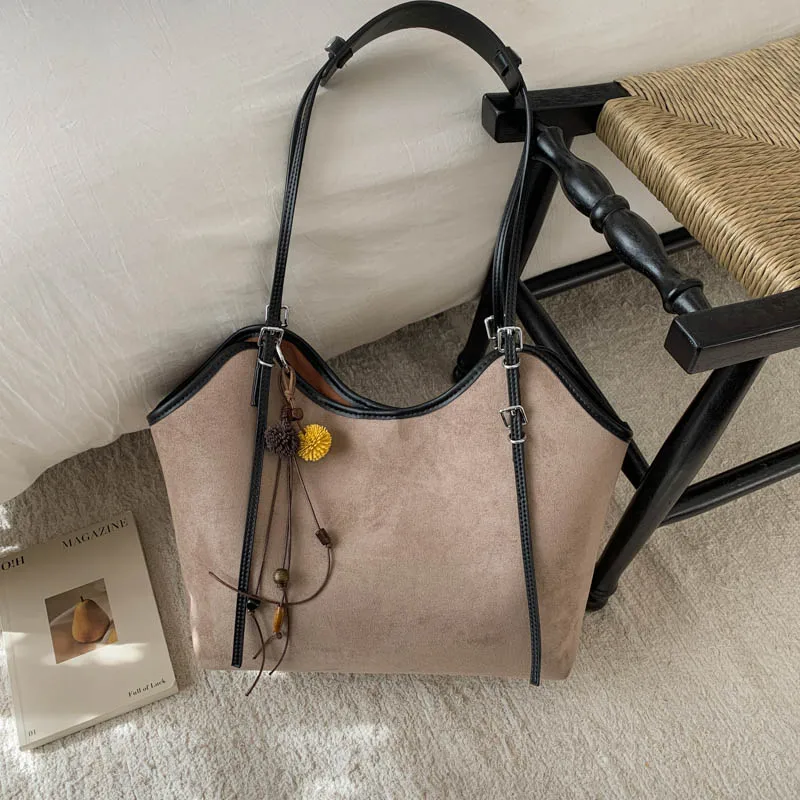 

2026 New Fashion Pu Hasp Shoulder Bags Large Capacity Personality Chains Retro Interior Zipper Pocket Tote Bags for Women