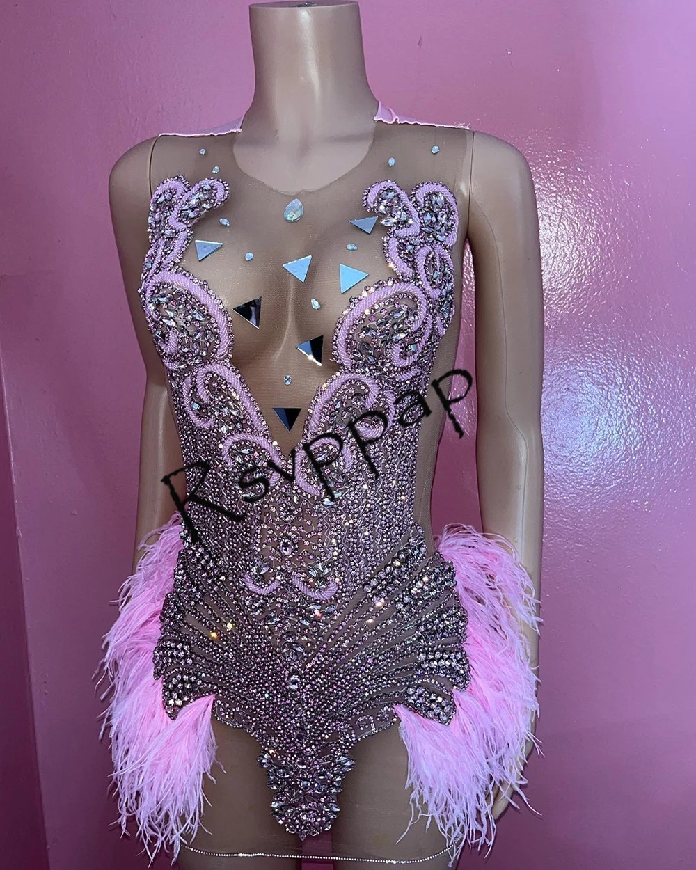 

African Girl Pink Short Prom Dresses 2023 Exquisite Beads Rhinestone Sheer Women Birthday Party Cocktail Gowns With Feathers