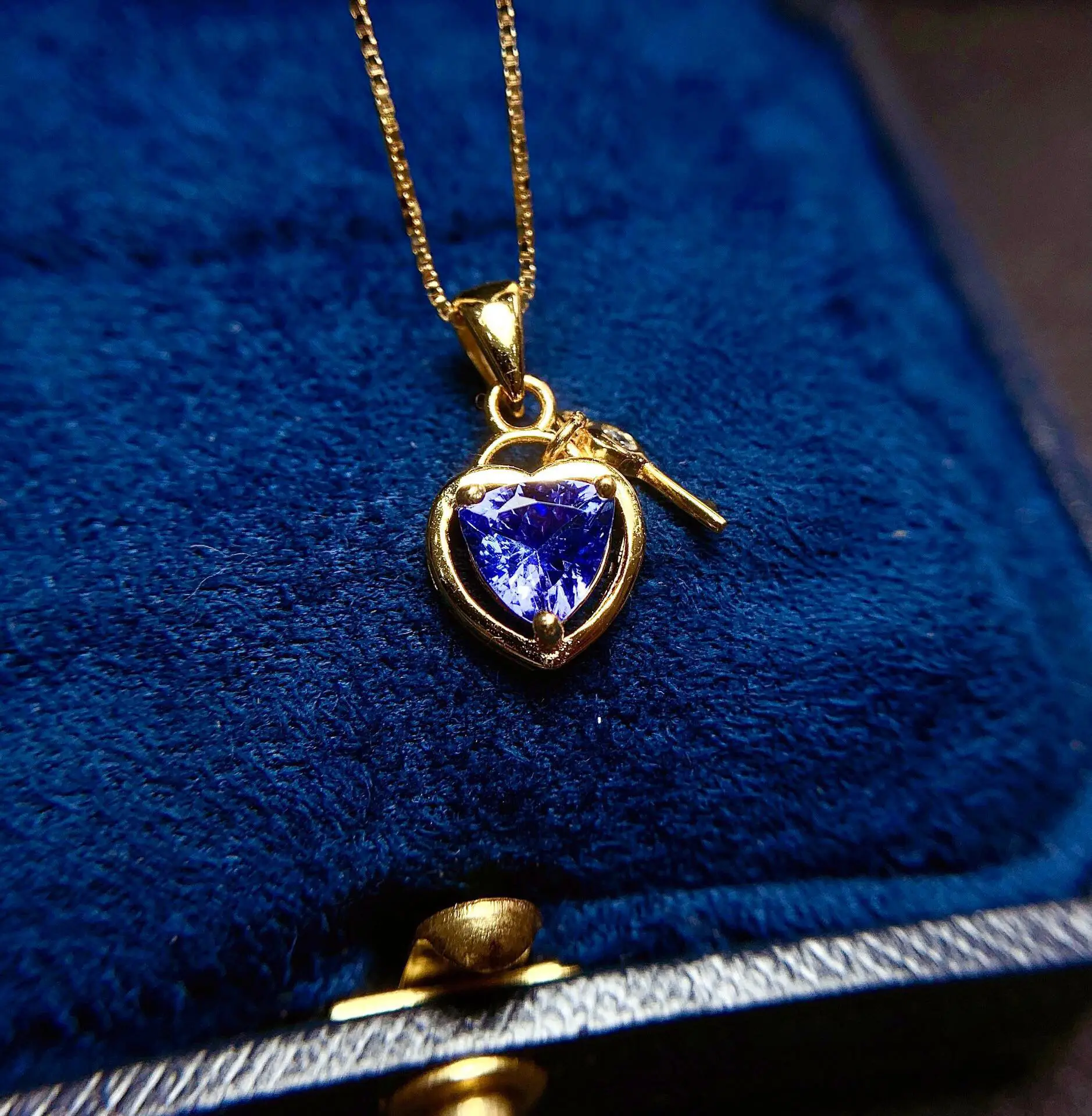 100% Natural Tanzanite Pendant 5.5mm Tanzanite Necklace Pendant Fashion 9256 Silver Lock and Key Pendant for Young Girl