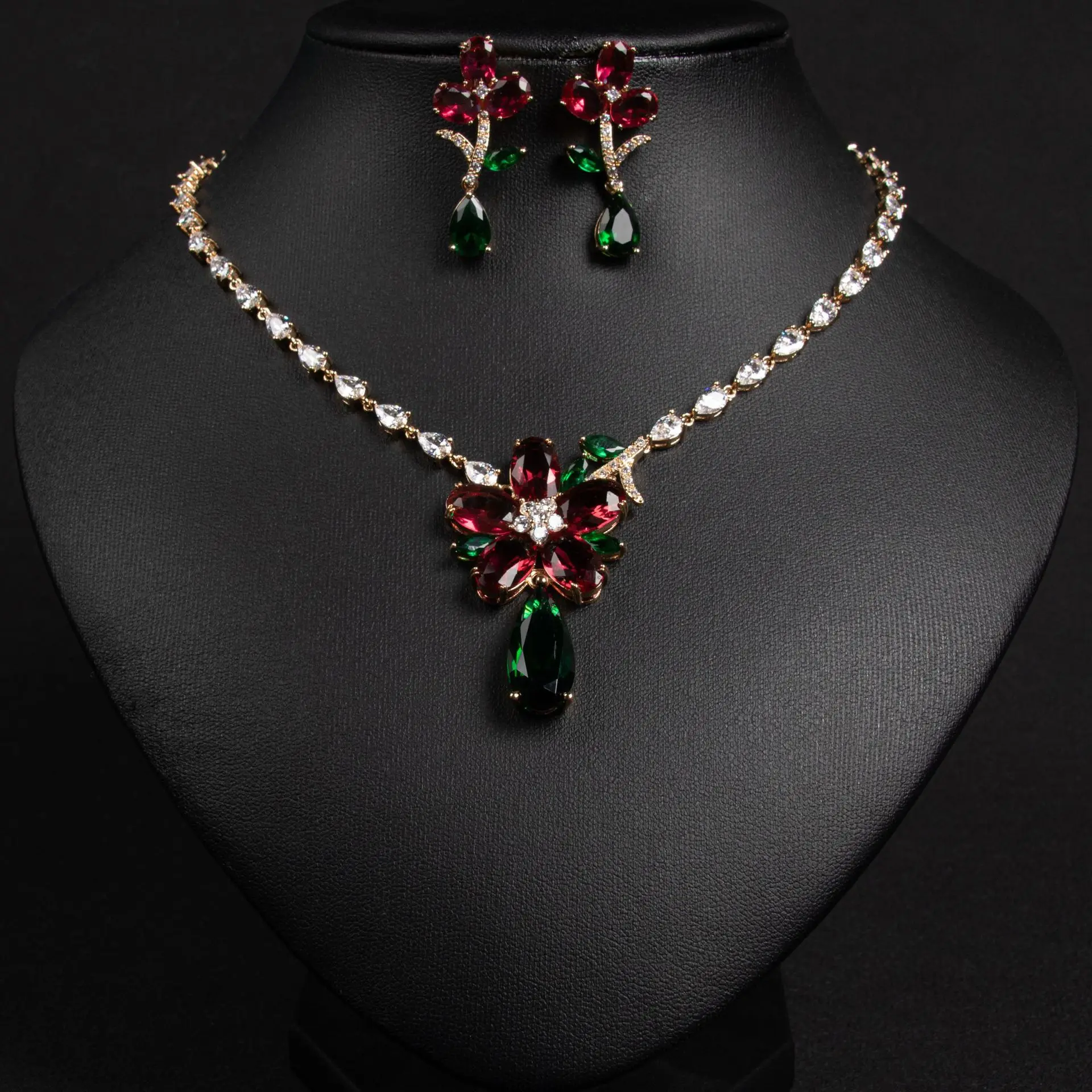 

Cross-border fashion luxury necklace earrings jewelry set high-end banquet accessories women's earrings zircon necklace wholesal