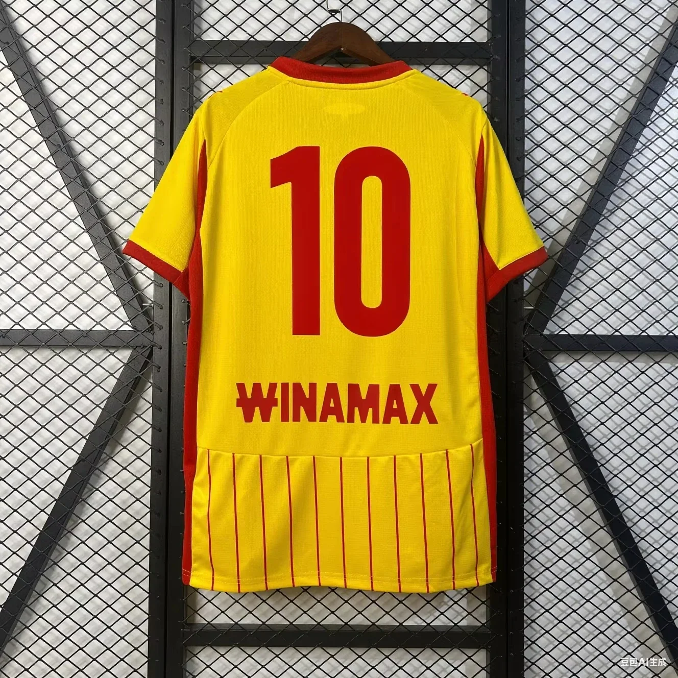 The Latest Thai Version Short-sleeved Football Jersey for 2026 Features Two Men in A Family-friendly