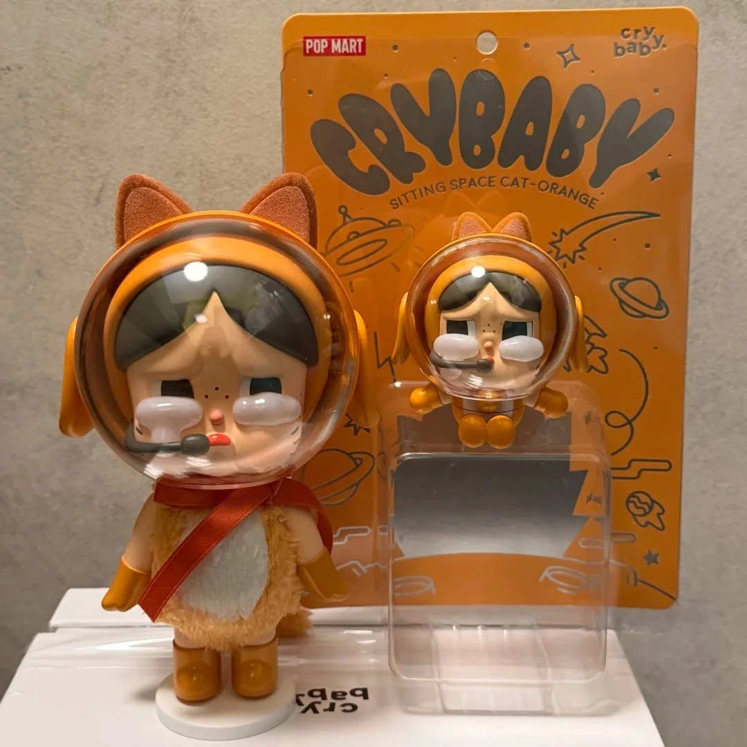 

POPMART CRYBABY Космический астронавт Фигурка кошки Оранжевая серия Орнамент Домашняя игрушка Аниме Кукла для детей Подарки-сюрпризы