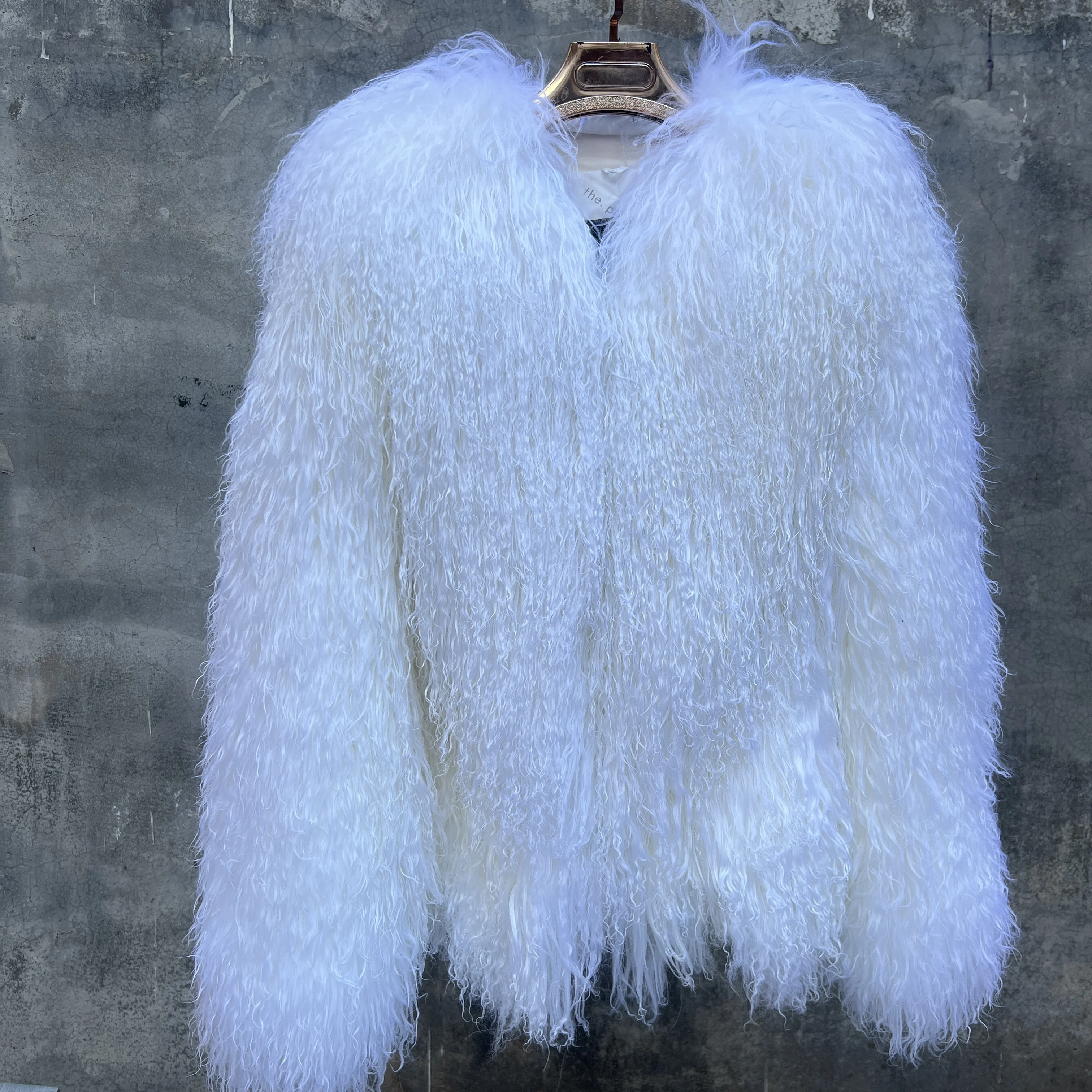 2025 Новая зимняя женская куртка из монгольского овчины с большим воротником, 100% высококачественное пальто из натурального меха, женское зимнее теплое пальто