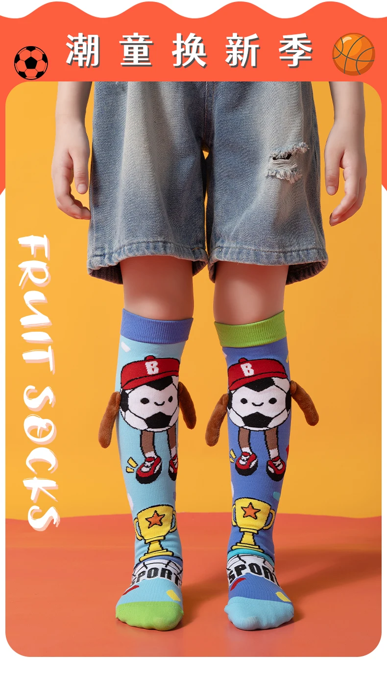 Niedliche, unisex Kinder-Overknee-Socken mit unterschiedlichem AB-Muster, 3D-Stereo-Cartoon-Sportballmuster, weich, dehnbar, für den täglichen Gebrauch, lange Socken. – Detail 1