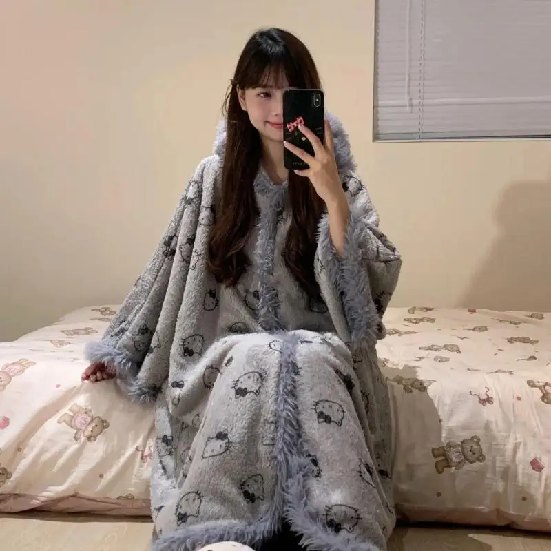 

Sanrio Girl коралловый флисовый утепленный халат с капюшоном, брючный костюм, зимняя теплая пижама Kawaii Hello Kitty Comic, одежда для отдыха, новинка