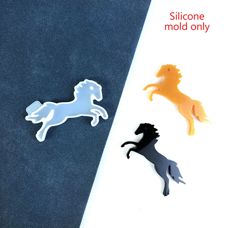 Pack of Non-Toxic Keychain Mould in Beautiful Horse Style, Easy to Clean Silicone Casting Mold for DIY Devotees.