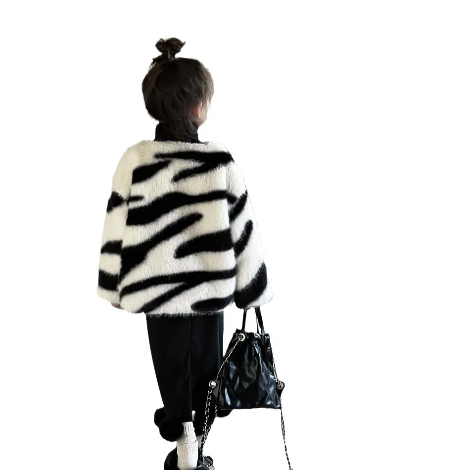 New Winter 2023 Childrens Clothing Girls Black White Striped Childrens Design Sense Fur Jacket with Fleece Jacket