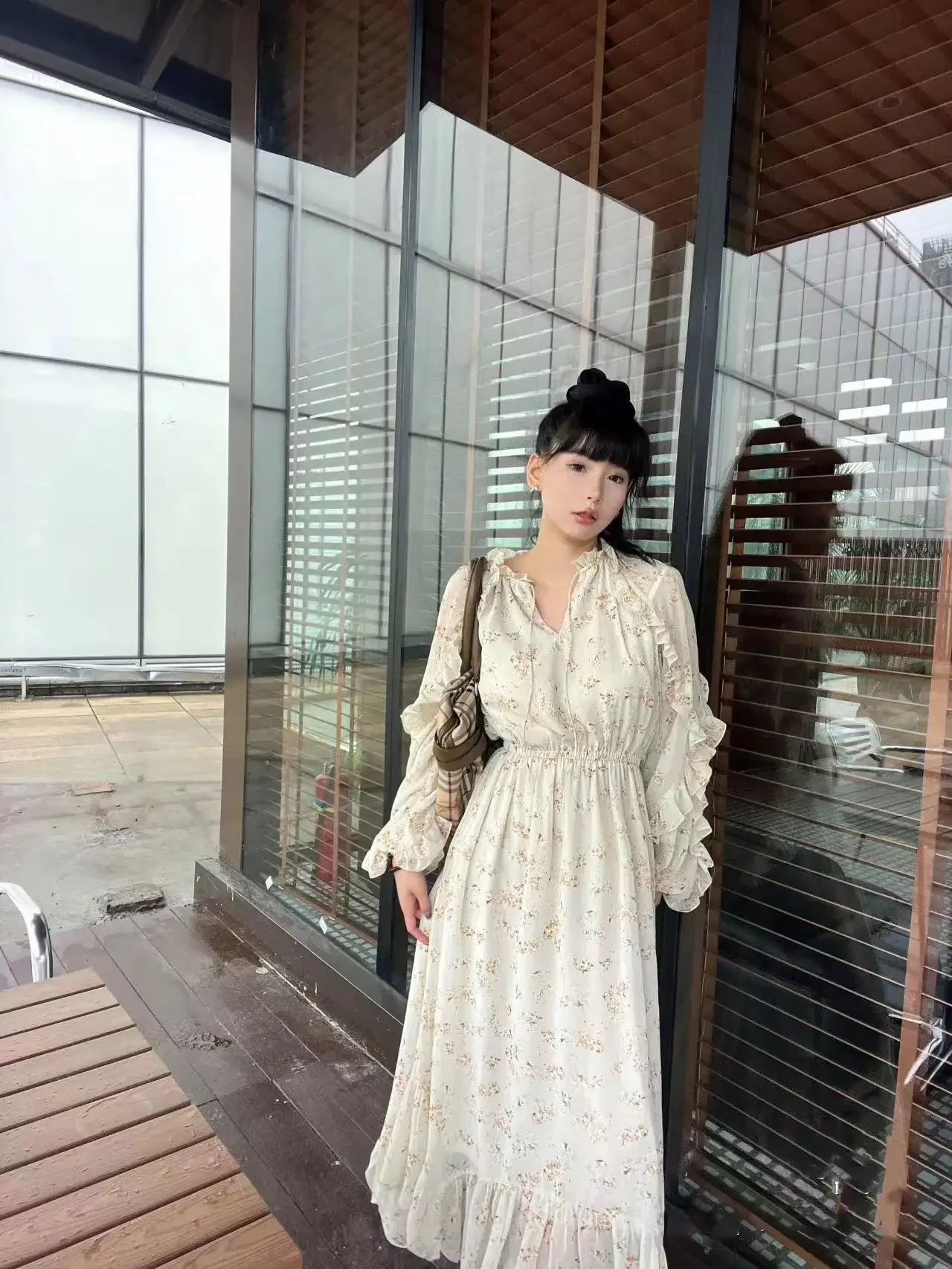 

Early autumn casual waist cinched floral long sleeved dress