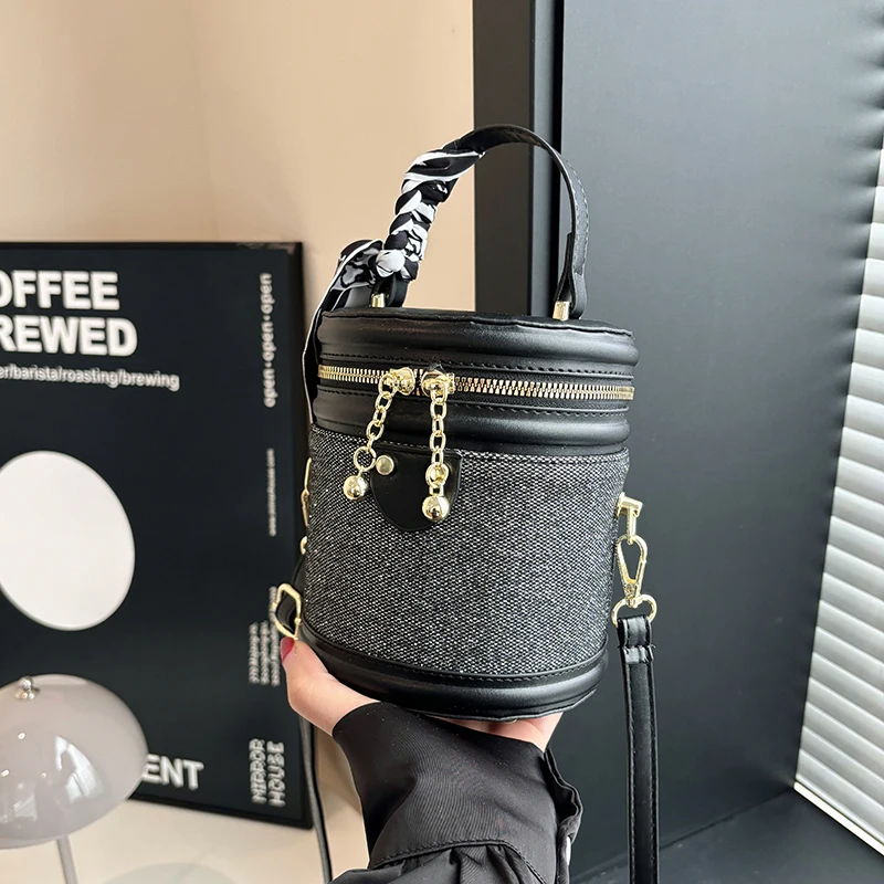 Handheld round bucket bucket bag with high-end and fashionable design, niche 2024 new crossbody bag, popular PU versatile