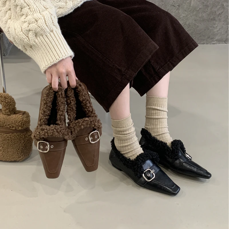 

SUOJIALUN Winter New Warm Plush Women Flat Shoes Fashion Square Toe Slip On Furry Loafer Shoes Flat Heel Outdoor Dress Single Sh
