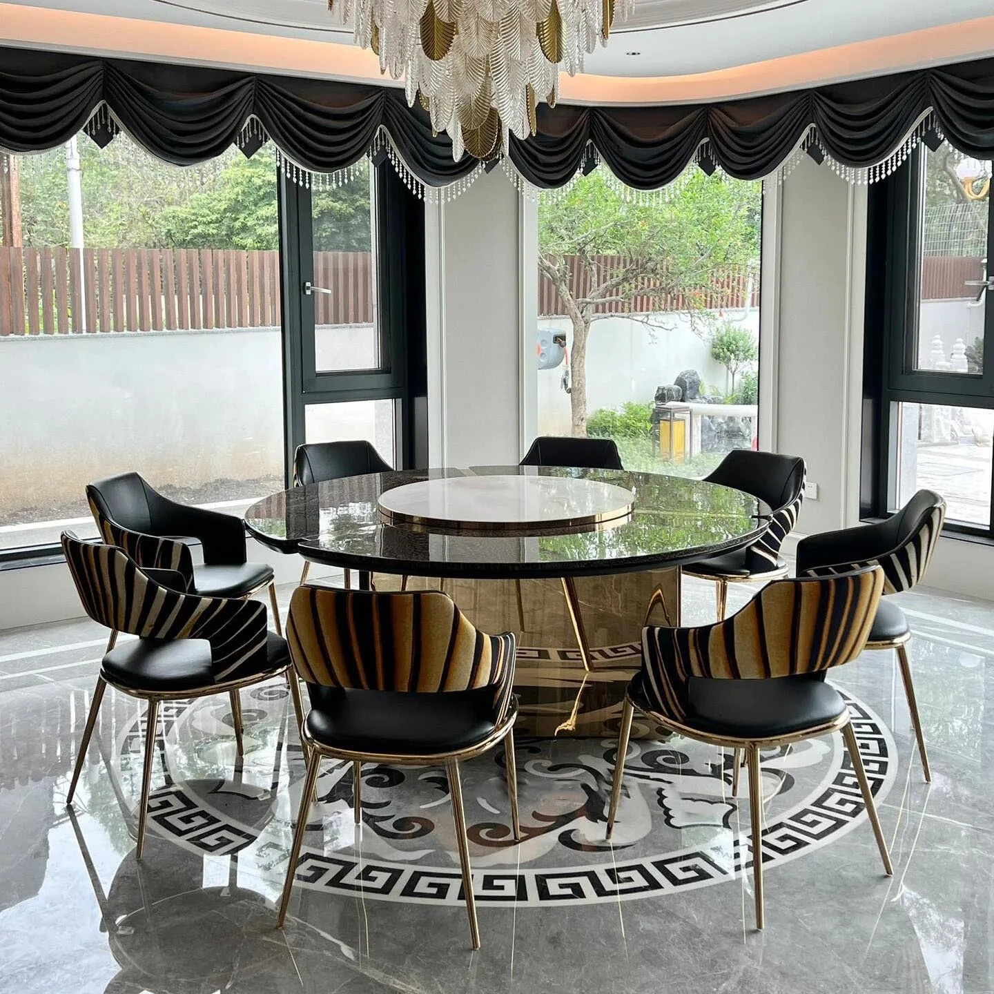 #￥forMR Light Luxury High-end Round Black Shadow Wood Lacquered Dining Table Luxury Fashion Villa Artistic Dining Room Furniture
