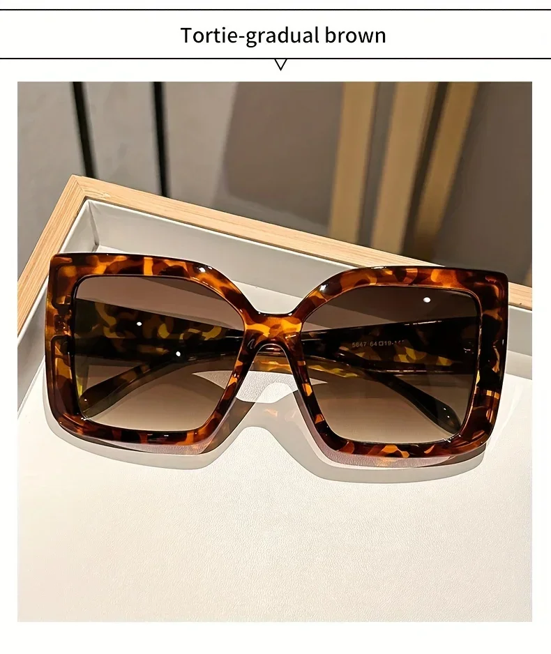 Neue, übergroße, quadratische Sonnenbrille mit großem Rahmen und Verlaufsgläsern. Vielseitige Brille mit Farbkontrast und Rahmen mit Leopardenmuster – Detail 11