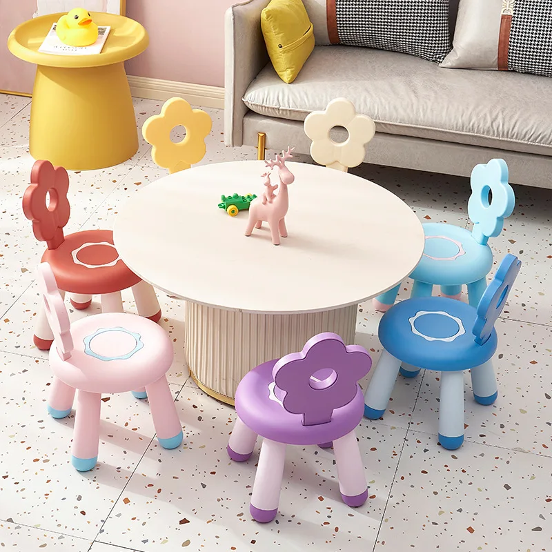 Chaises à dossier en plastique pour enfants, Chaises d\'apprentissage simples, Petits tabourets, Tables et chaises