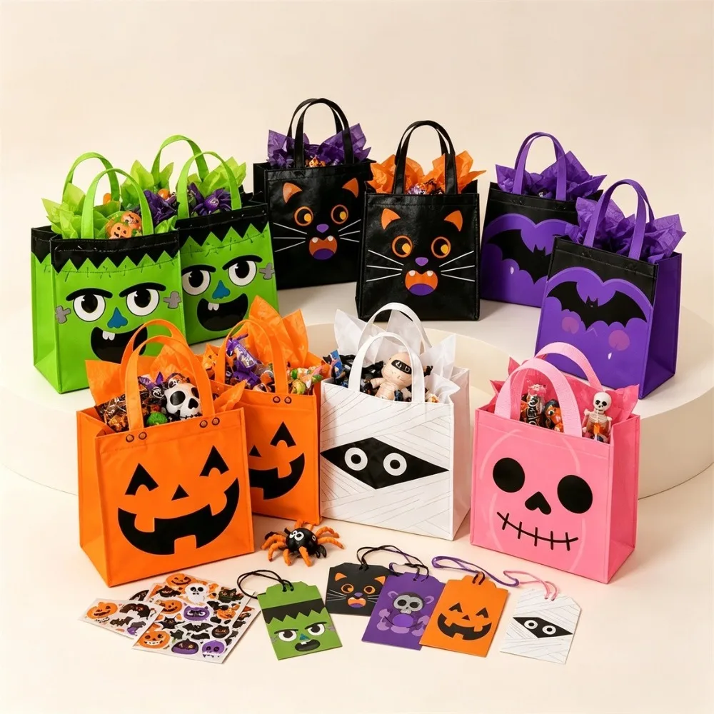 24 Stück wiederverwendbare Halloween-Süßigkeitentüten aus Vliesstoff, 6 Cartoon-Monster-Designs mit Griffen, Geschenktüten für Süßes oder Saures Partys – Detail 3