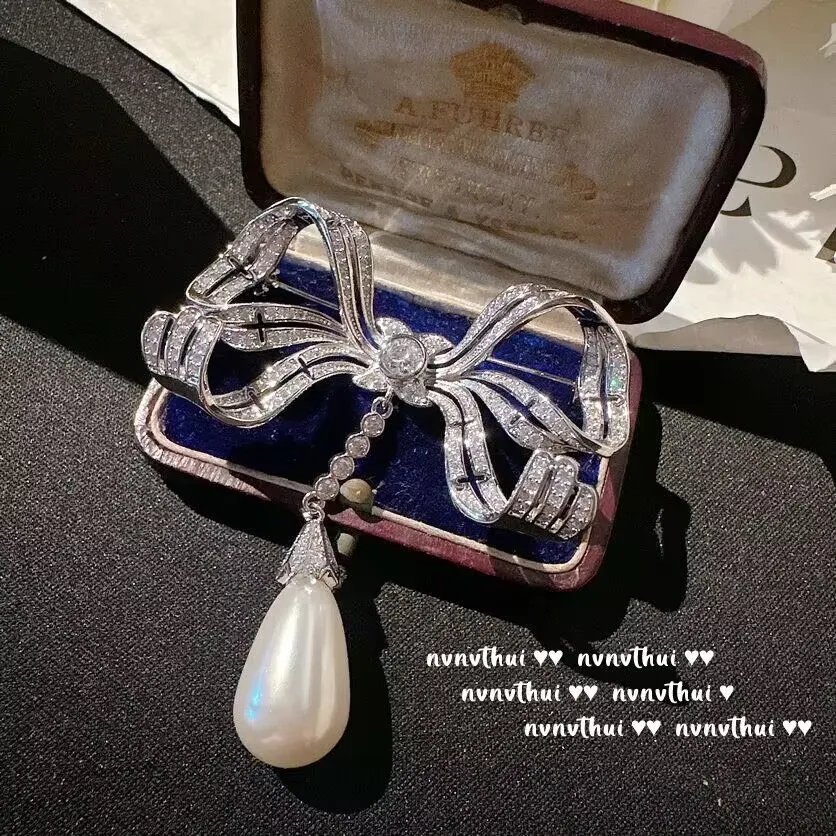 Vintage Butterfiy Knot Women's Brooches Hand-inlaid Zircon and Pearl Element Garment Accessories