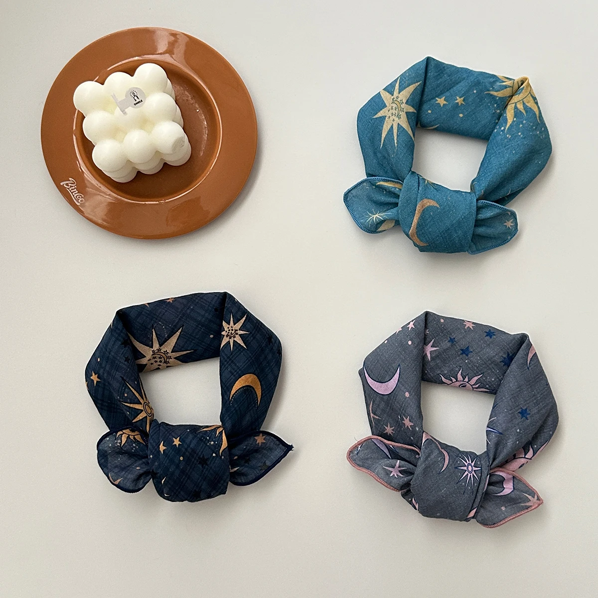 قطعة واحدة من وشاح مربع مطبوع عليه نجمة وقمر على الطراز البوهيمي مع نسيج مرن قابل للتنفس وخفيف الوزن، مناسب لملابس الشاطئ والترفيه، إكسسوارات عصرية متعددة الوظائف، وشاح ملون ملطخ