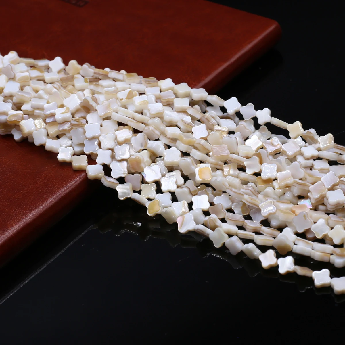 2pc Natural Shell Clover Beads White Mother-of-pearl Loose Spacer Beads for Women Handmade Necklace Bracelet Jewelry Making