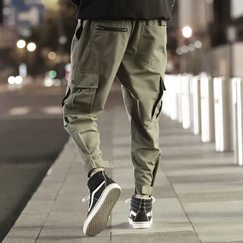 Trendy and Comfortable Men's Cargo Pants with Loose Cuffs and Casual Nine-Point Trousers for Spring 2024