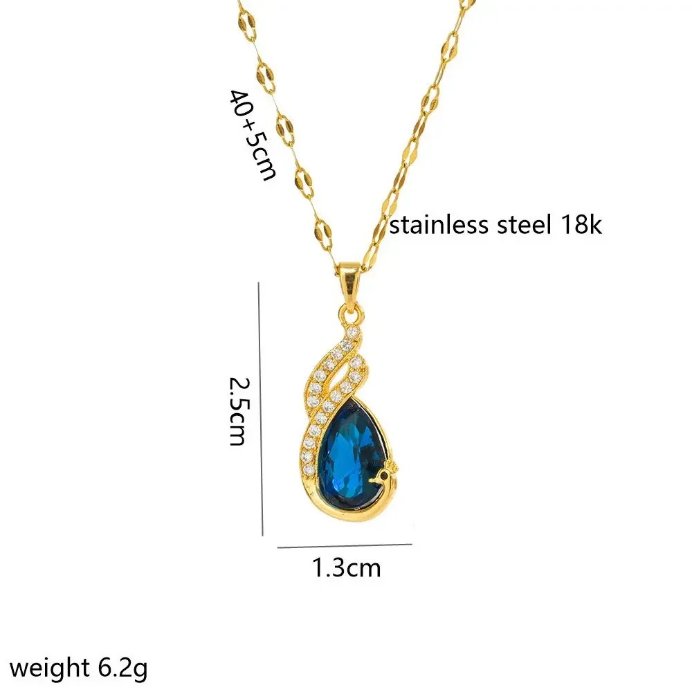 

The dazzling blue peacock crystal necklace is a fashionable and trendy short collarbone necklace for women.
