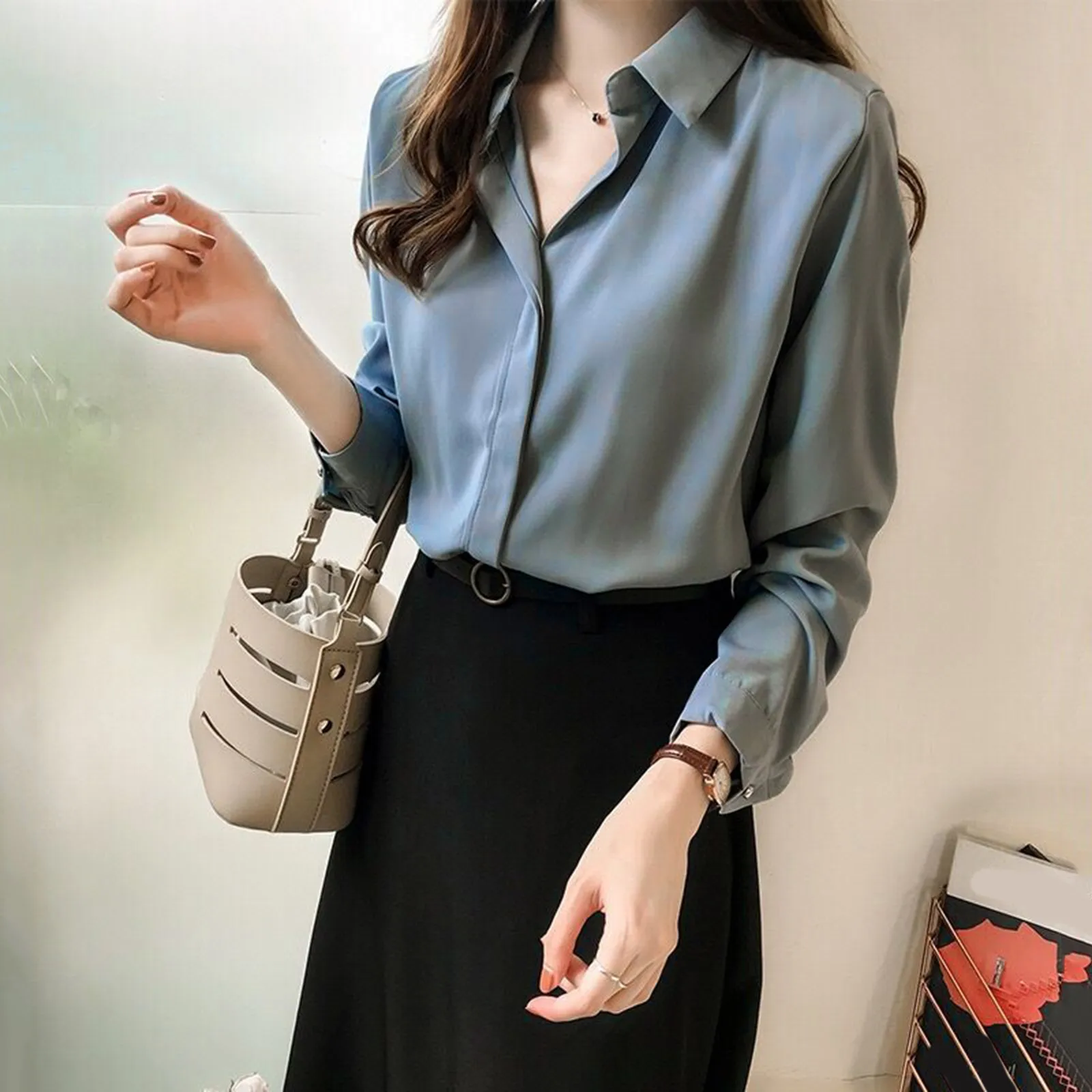 Dames Casual Lente En Zomer Effen Kleur Lange Mouwen Eenvoudig V-Hals Lange Mouwen Shirt Met Lange Mouwen Mode Slim Fit Dames Blouse Shirts