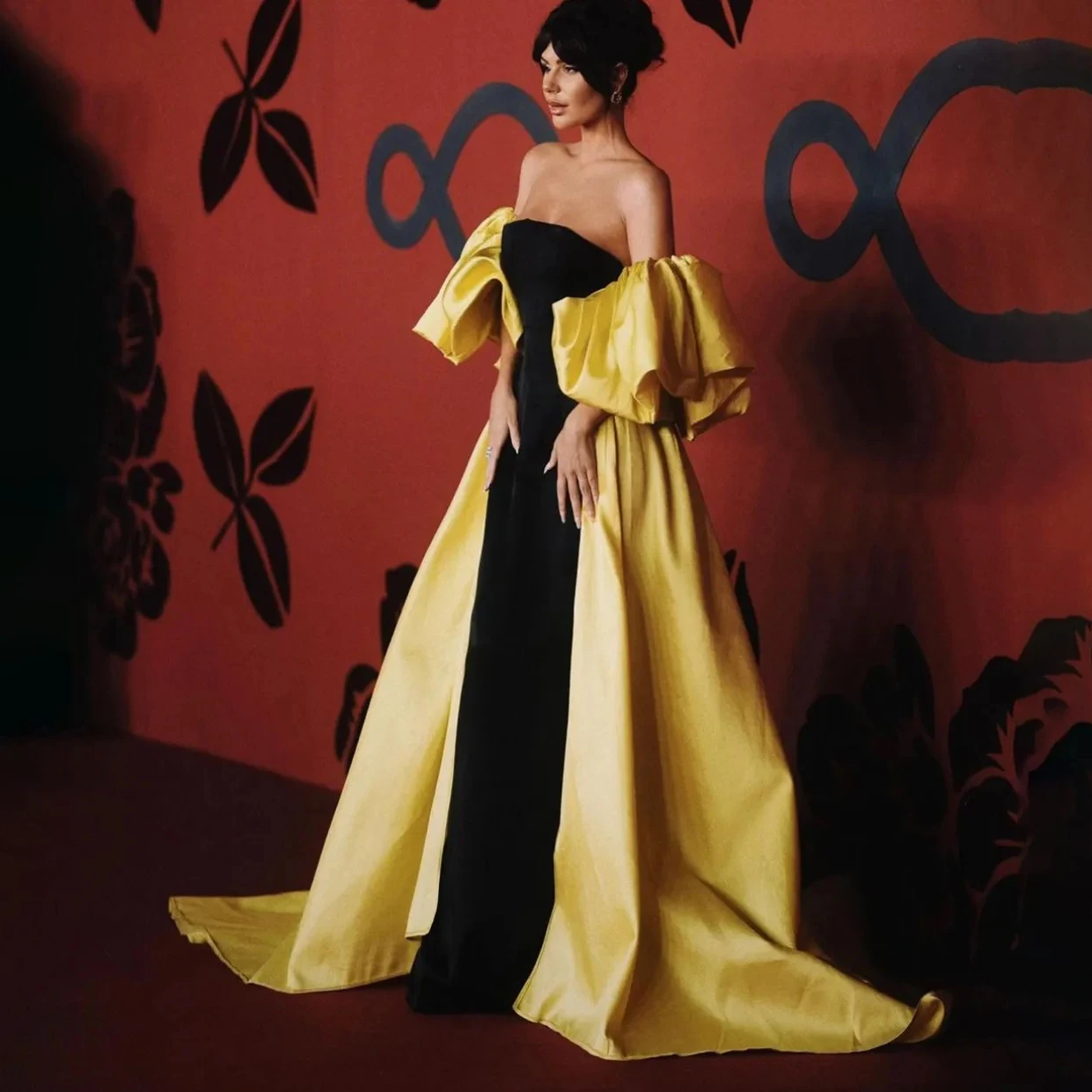 Classy Long Strapless Black Crepe Celebrity Dresses Sheath Satin Court Train Zipper Back Prom Dresses for Women