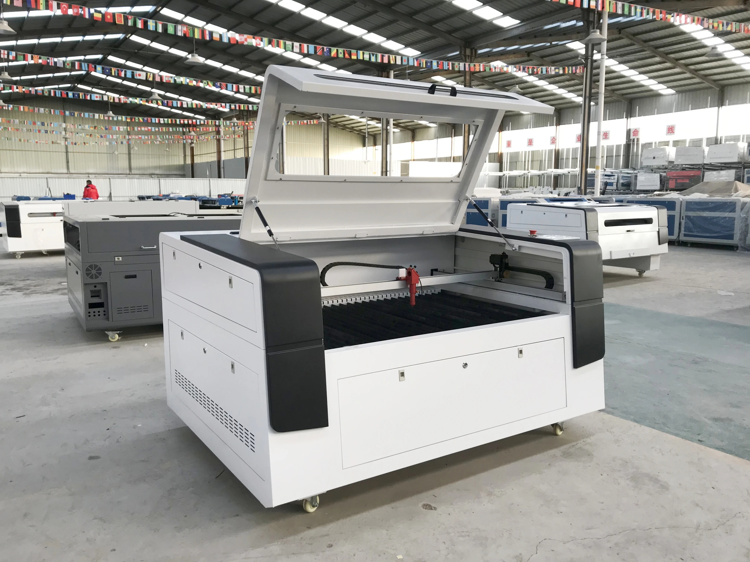 

Long Life 2 Years Warranty Steel Sheet Laser Cutting Machine Galvanized Sheet Laser Cutter 9060 1390 Plastic Engraving Machine